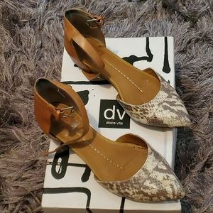 DV Dolce Vita ankle strap sandals / flats size 6